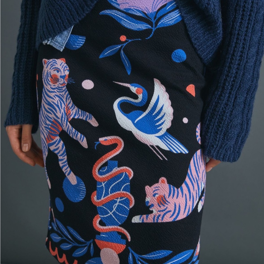 Elegant Black Pencil Skirt with Blue and Pink Accents - Picture 2 of 7